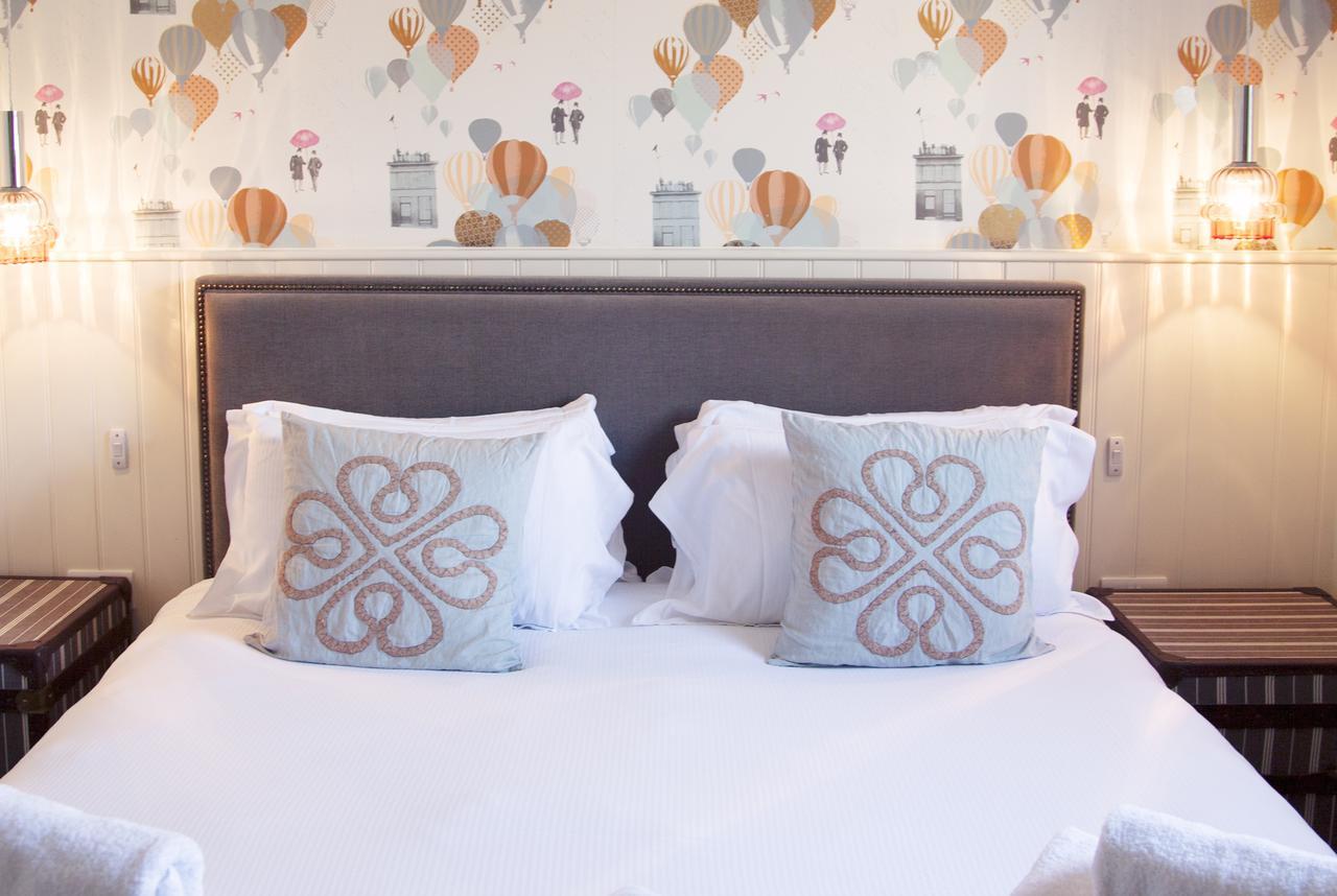 The White Hart Hotel Somerton  Bagian luar foto
