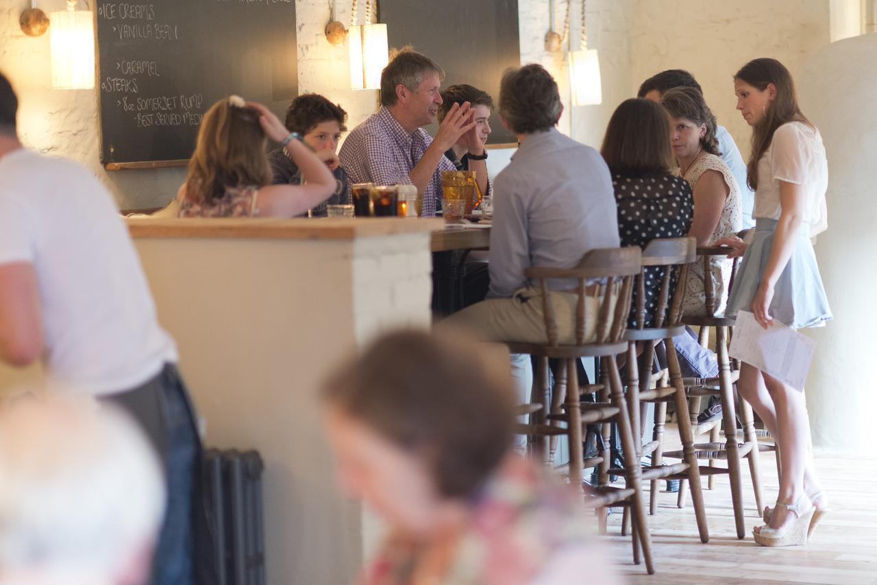 The White Hart Hotel Somerton  Bagian luar foto