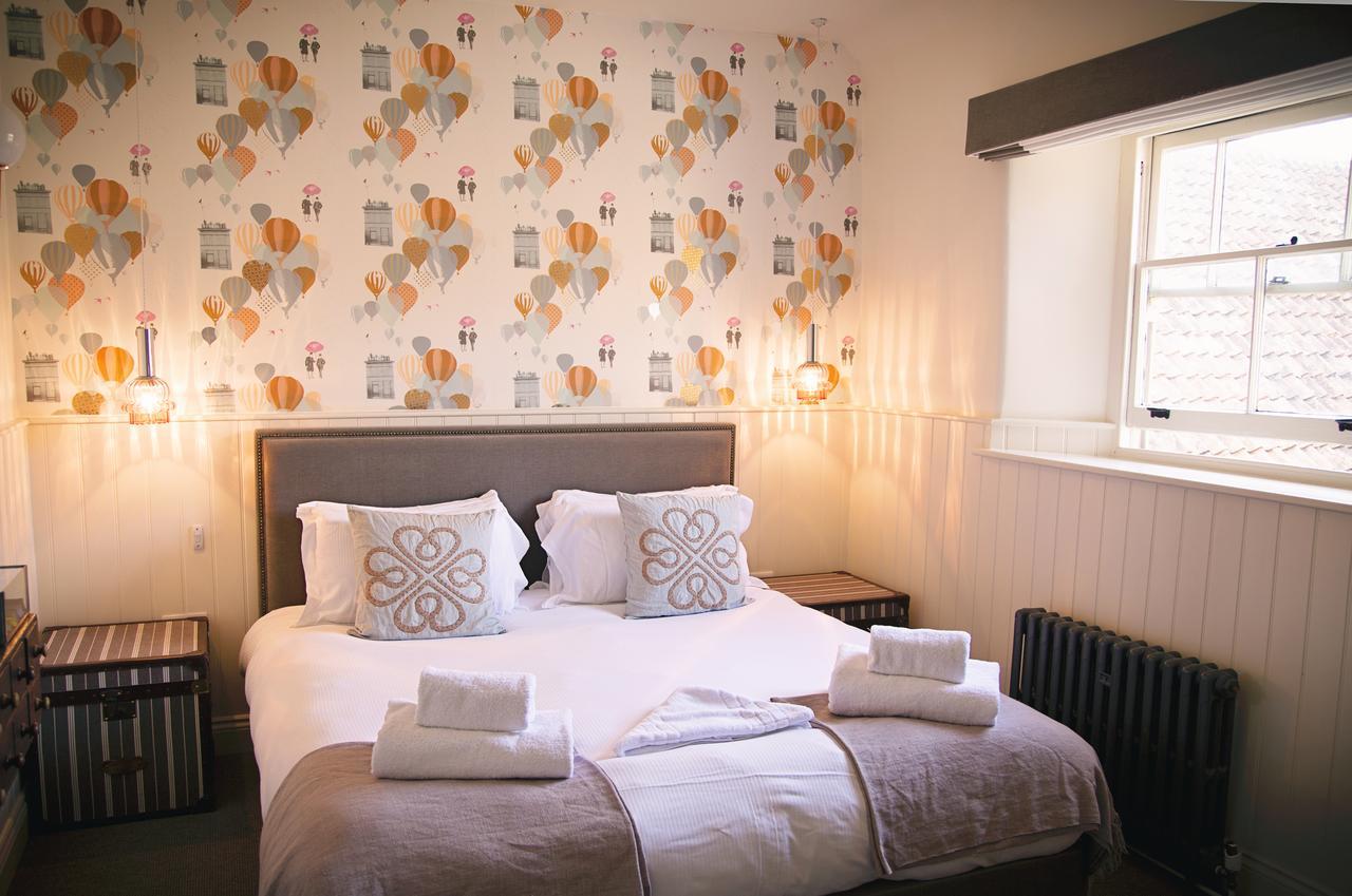 The White Hart Hotel Somerton  Bagian luar foto