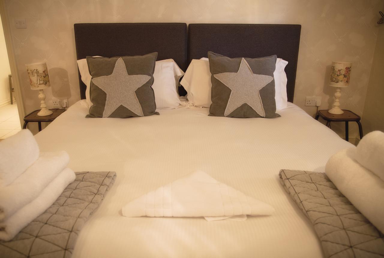 The White Hart Hotel Somerton  Bagian luar foto
